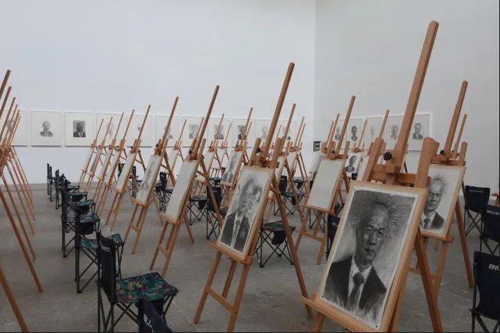展览&对话 | 王庆松:“在希望的田野上” 你是否有很多问号?