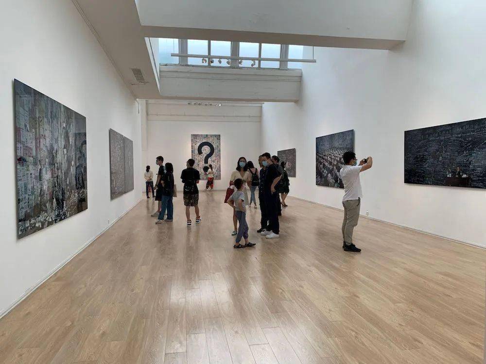展览&对话 | 王庆松:“在希望的田野上” 你是否有很多问号?